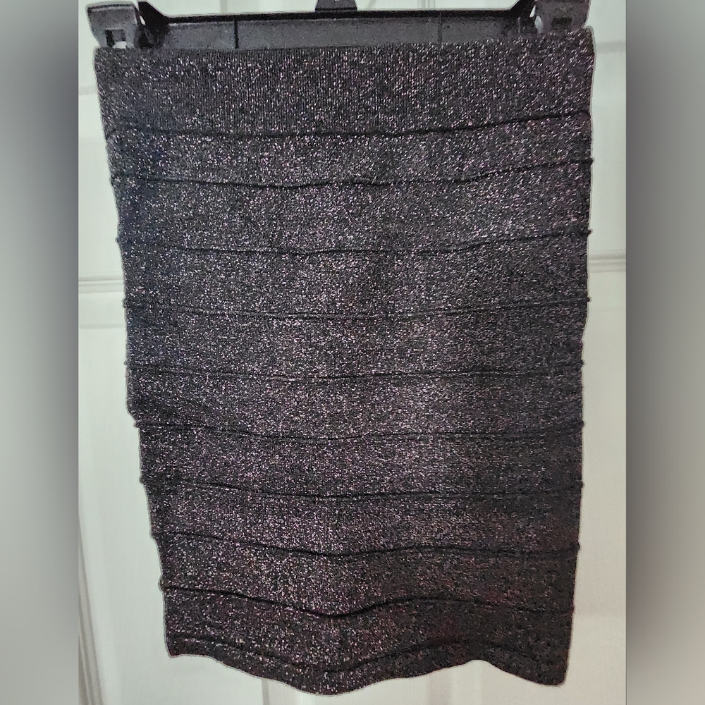 NWOT Forever 21 Metallic Black Skirt Size Small